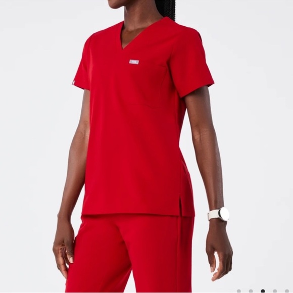 Figs Catarina - One Pocket Scrub Top - Pop Red - Picture 2 of 8